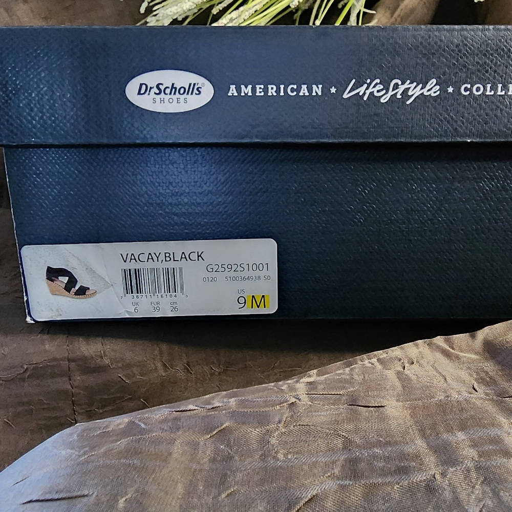 SHOES - Picture 7 of 11